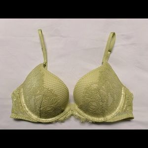 Victoria’s Secret Very Sexy Push-up Bra / size 32B